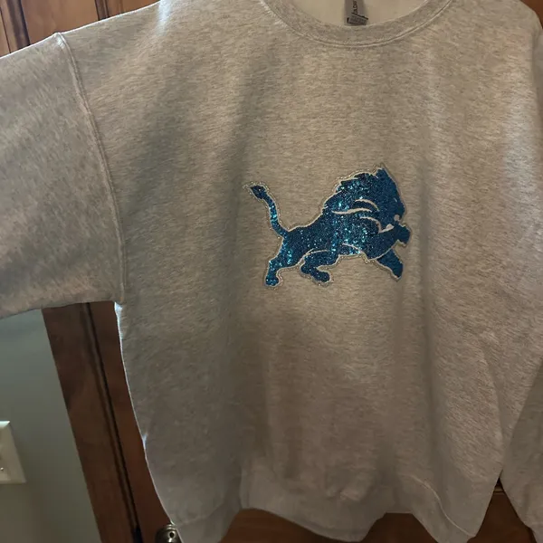 Gildan Detroit Lions sweatshirt! NFL gray sequin bedazzled logo crewneck size XL! - Image 5