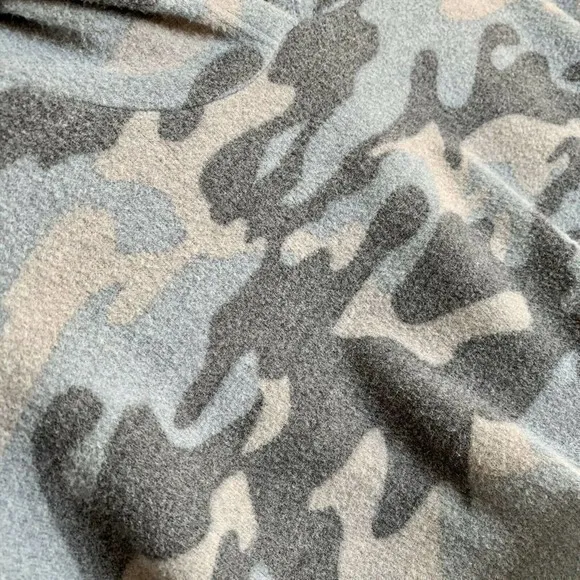 Gaze‎ Camo Hooded Long Sleeved Pullover Women's Size L - Image 7