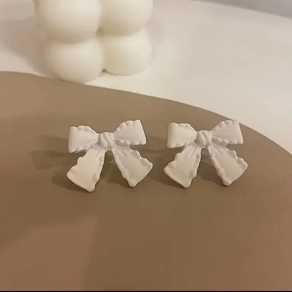 Coquette Cream White Bow Earrings - Image 3