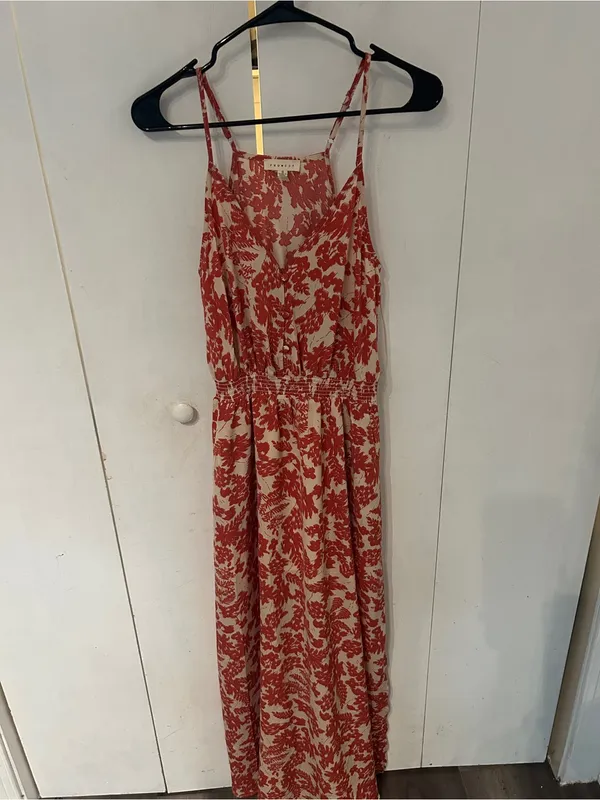 Prómesa Cream Dress with Coral-Red Floral Print - Image 5