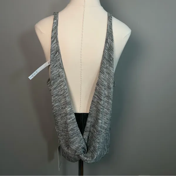 NWT Lululemon Mix and Mingle Tank Heathered Vapor / Melanite Women's Size 12 - Image 2