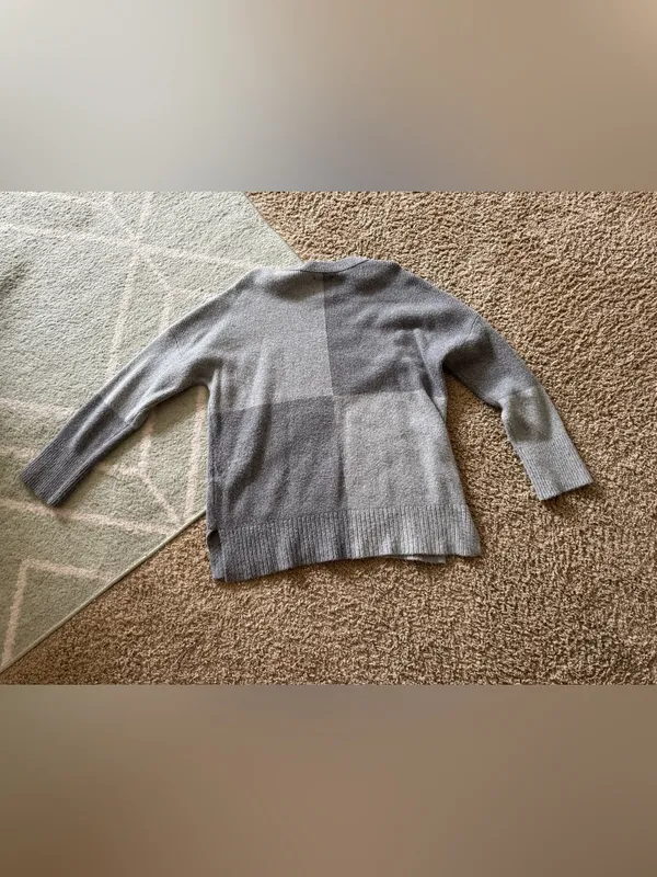 Abercrombie & Fitch Two-Tone Gray Crewneck Sweater - Image 2