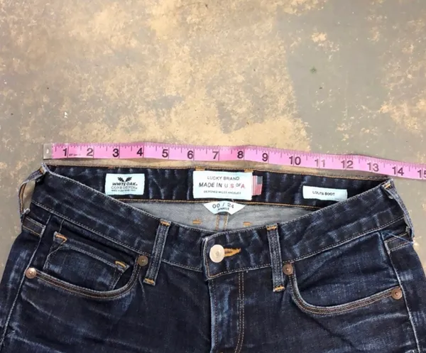 Lucky Brand Loita Boot Ankle Jean Size 00/24 Distressed at one knee Bin C14 - Image 3