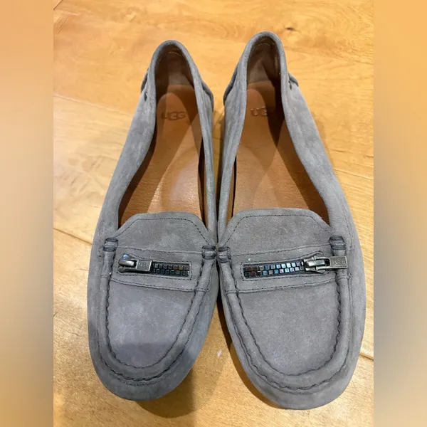 UGG suede women’s loafers shoes gray sz 8 - Image 3