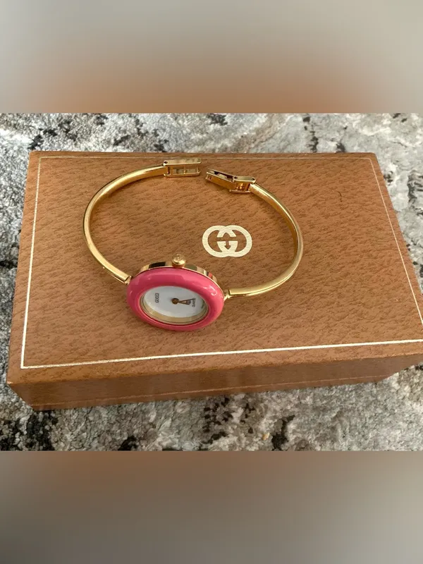Beautiful Gucci Watch set with Interchangeable Color Bezels🔥🔥🔥 - Image 9