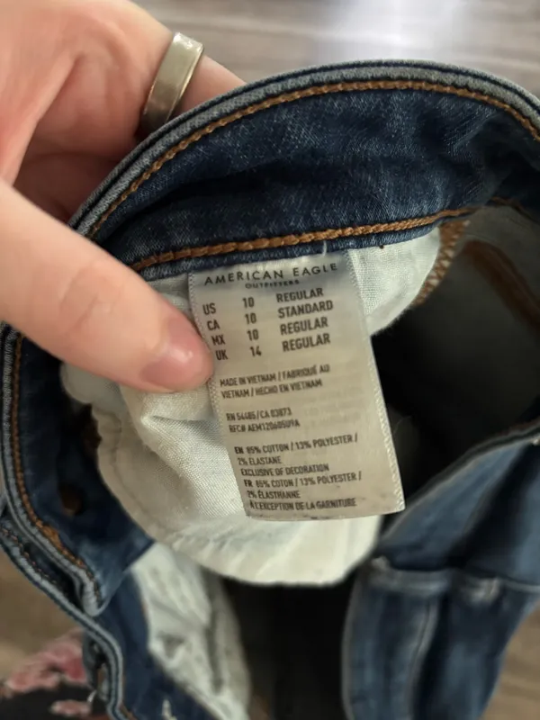 American Eagle Jeans - Image 4