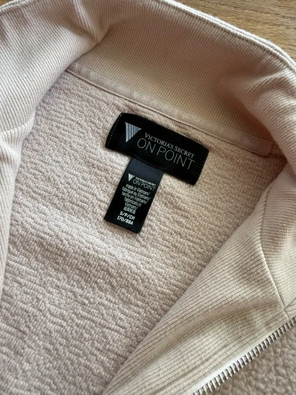 Victoria's Secret Quarter zip - Image 2