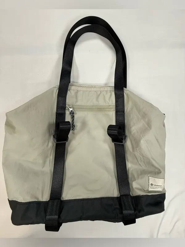 lululemon athletica Light Gray and Black Convertible Nylon Tote - Image 10