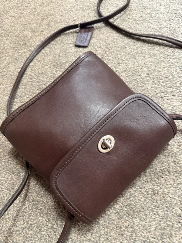 Vintage Coach Tango Flap Leather Small Crossbody Bag in Mahogany code 9049 - Image 4