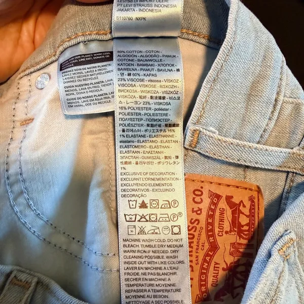 Levi's 315 Shaping Bootcut‎ Women's Jeans Light Wash Size 33 - Image 4
