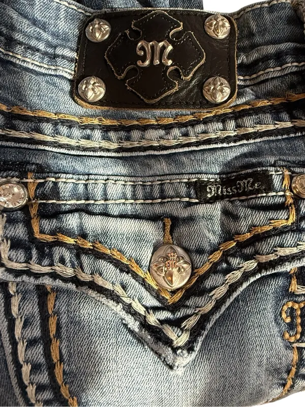 Miss Me Signature Cuffed Capri Jeans Womens 30 Rhinestone Flap Pocket Y2K - Image 5