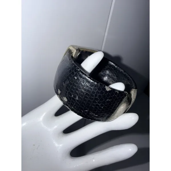 Vintage 1990s Gucci 7800 Black‎ Leather Cuff Watch Needs New Cuff & Battery - Image 12