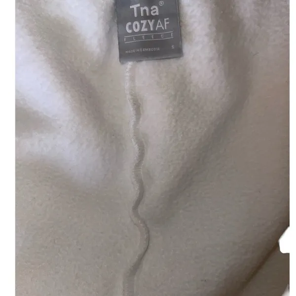 Aritzia TNA White Athletic Shorts with Elastic Waistband - Image 4