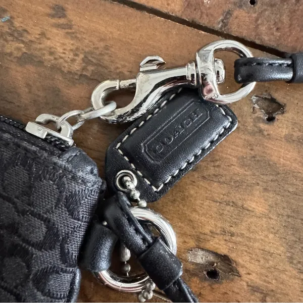 COACH Vintage Y2K Leather‎ Wristlet - Image 3