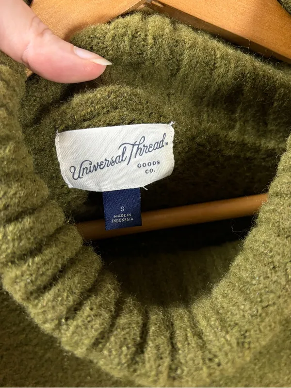 Universal Threads Olive Very Soft Turtleneck Sweater Small - Image 5
