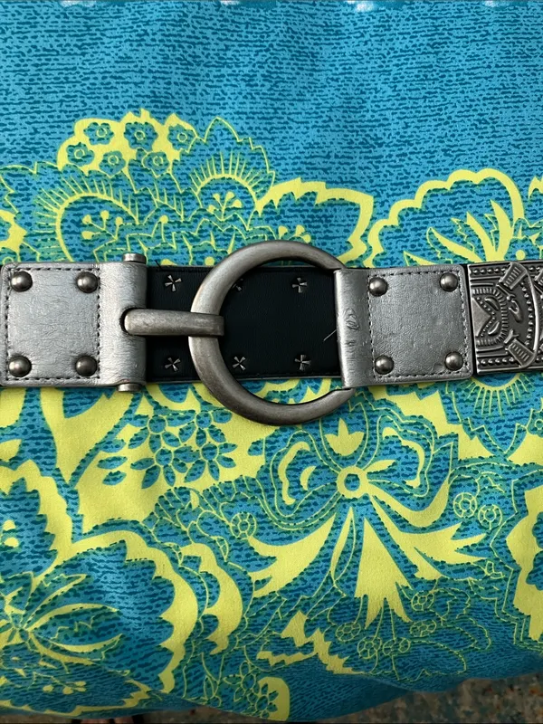 Womens Silver Engraved Metal Link Belt with Ring Buckle - Image 2