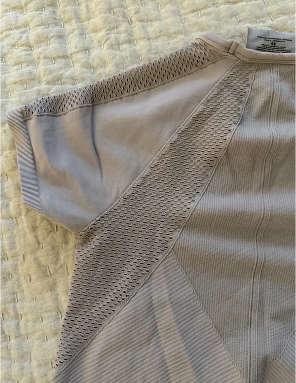 Athleta Lilac active short sleeve - Image 5