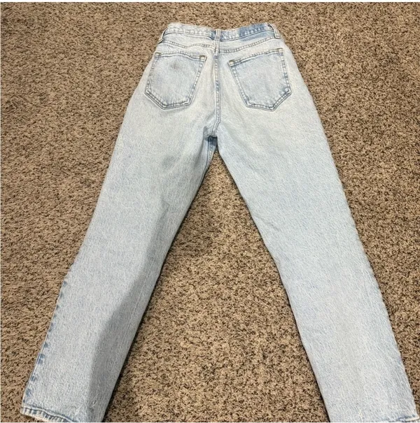Abercrombie and Fitch Ultra High Rise 90s Straight Jean - Image 3