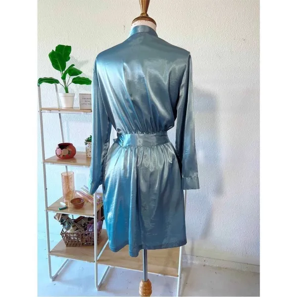 Ice Blue Grey Morgan Taylor Satin Robe Sz Medium - Image 2