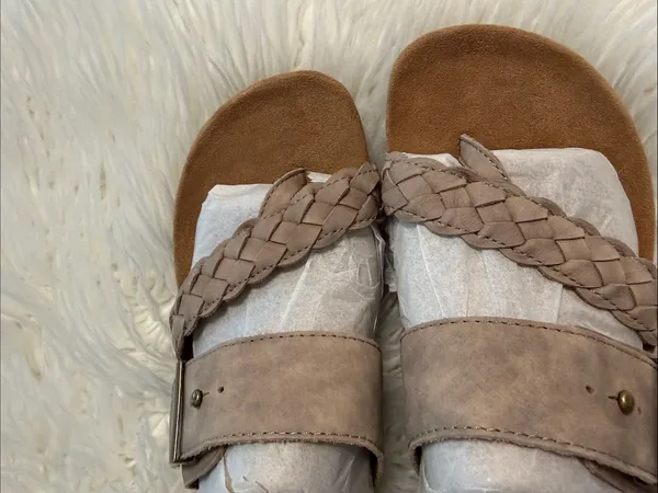 Earth Origins Oneida Taupe Braided Slide Sandals size 7 brand new - Image 2