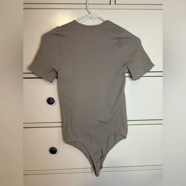 Aritiza Babaton Ribbed Taupe Bodysuit Size Large - Image 2