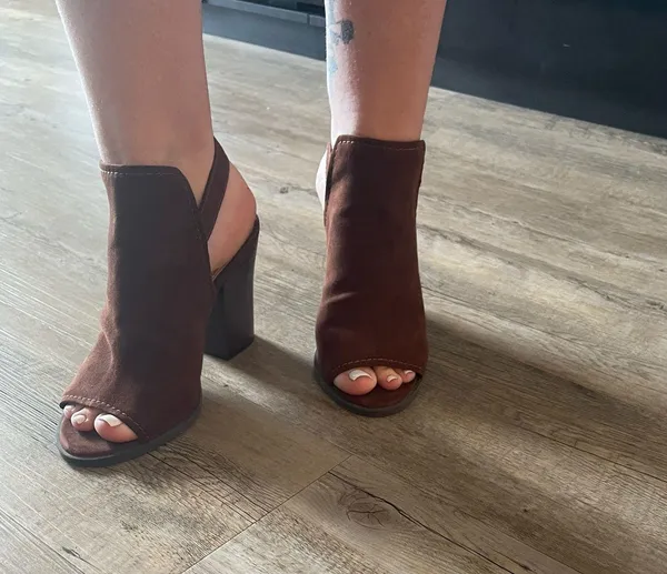 American eagle brown suede heels - Image 4