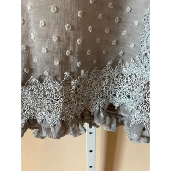 POL Grey Swiss Dot Lace Crochet Sleeveless Ruffle High Neck Boho Blouse Medium - Image 5