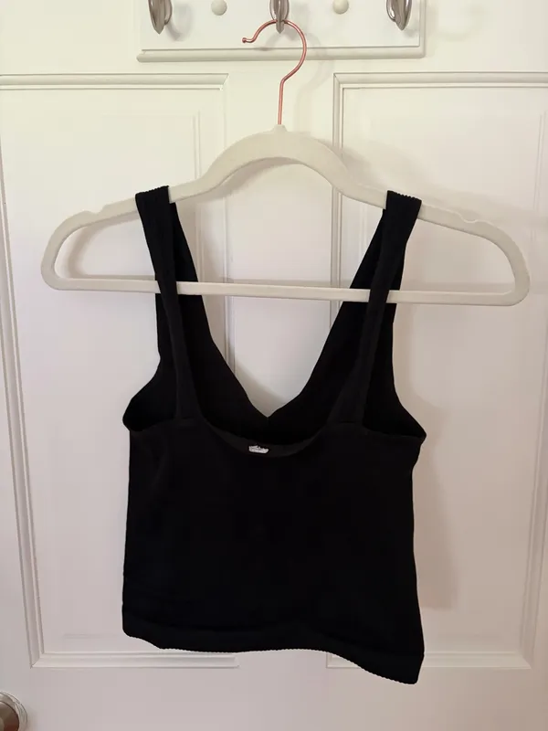 Black Ribbed V - Image 2