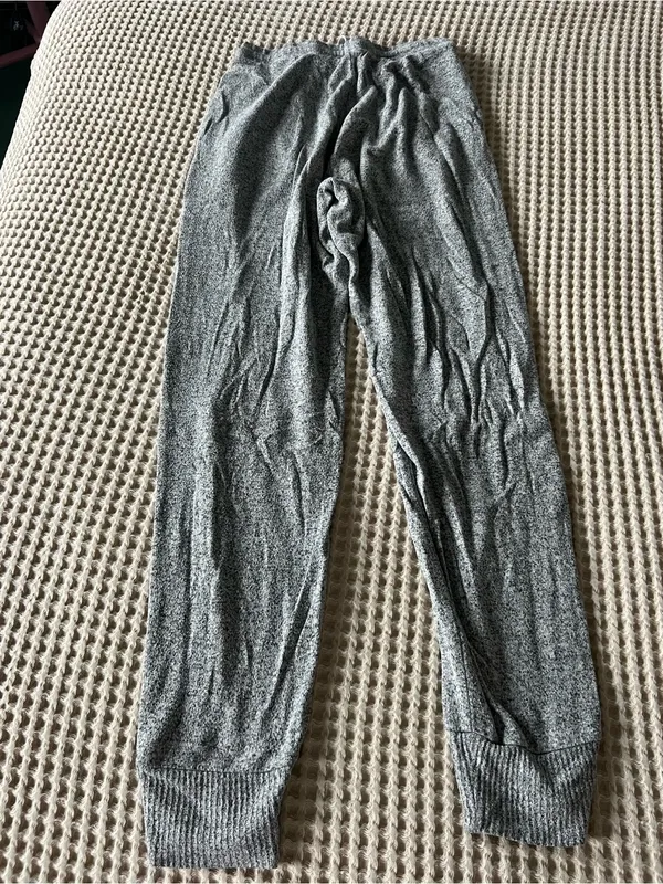 Hollister Heather Gray Knit sweatpants - Image 4
