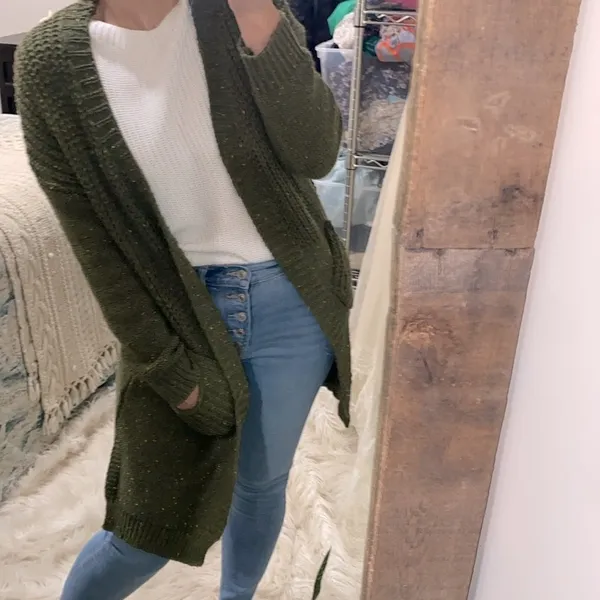 Green knit sweater cardigan with pockets size medium/large - Image 5