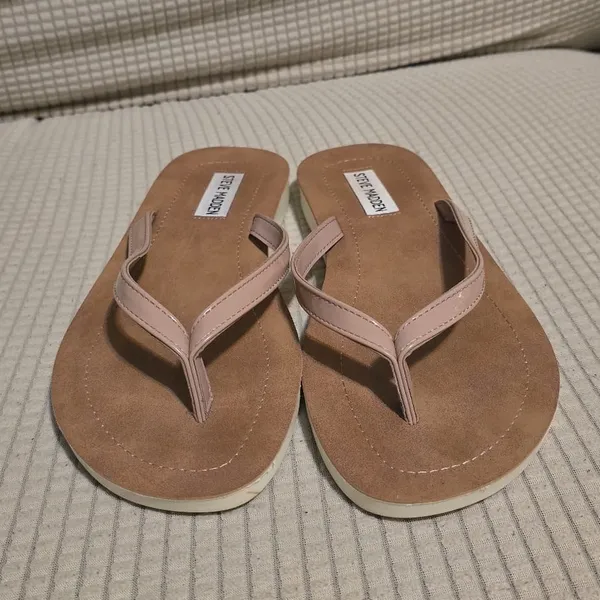 Steve Madden‎ Tan and Pink Flip Flops - Image 2