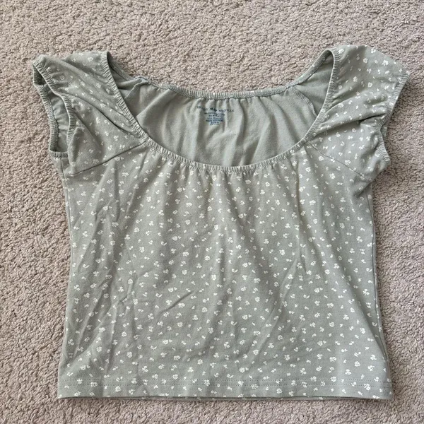 Brandy Melville Green Fitted Ruffled Cap Sleeve Blouse - Image 2