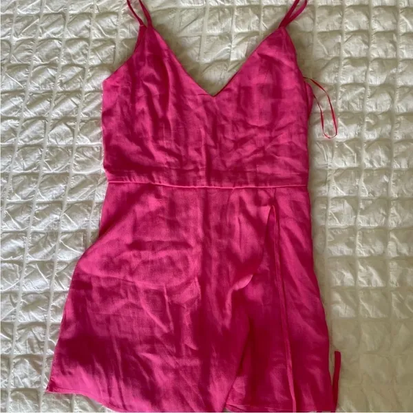 Superdown Karen hot pink side tie romper Xs‎ - Image 7
