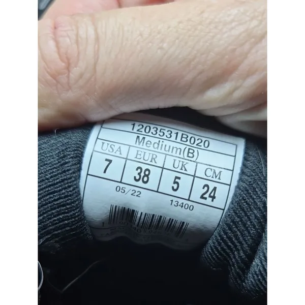 Brooks Women's Black and Grey Trainers - Image 4