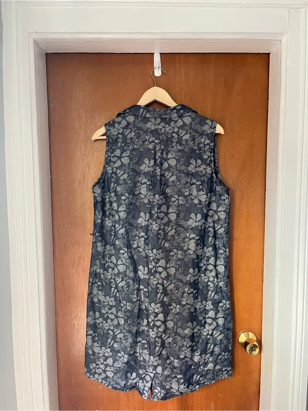 • 2 woman’s sleeveless patterned dresses• Blue Size L - Image 11