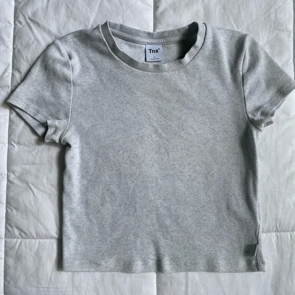 Aritzia TNA HomeStretch™ Rib Crew Waist T-Shirt Cropped Heather Cloud White size Small - Image 2