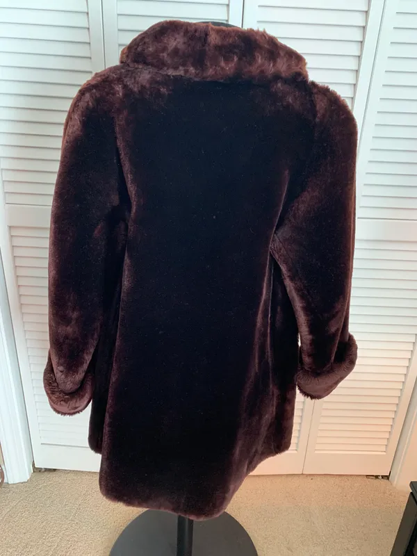 ROSHEKS dubuque Vintage Real Fur Coat - Image 9