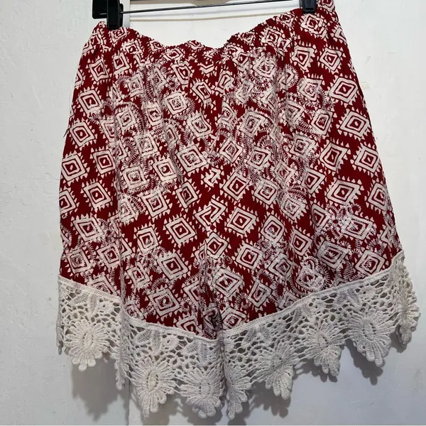 Solitaire Women's Red and White Lace Trim Shorts - Image 7