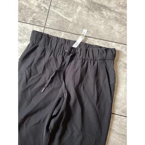 Lululemon On the Fly 7/8 Pant Black W5AUJS Size 6 Drawstring Jogger Trouser - Image 2