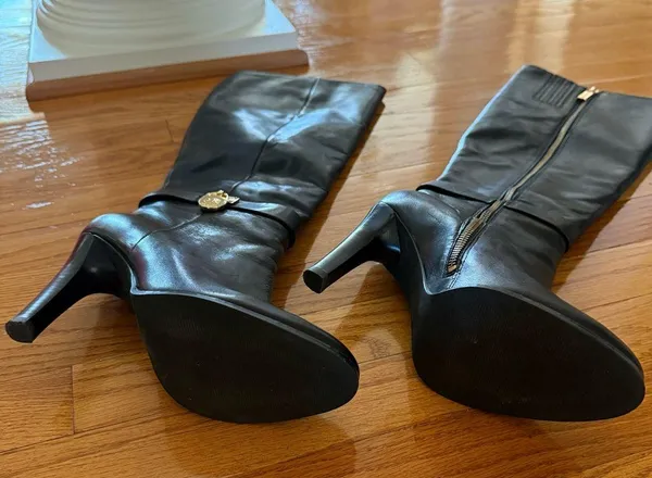 MICHAEL Michael Kors Knee-High Black Leather Heel Boots with Gold MK Size 7M - Image 5