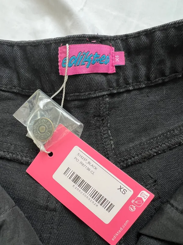 Edikted Black Jacqui Low Rise Denim Bermuda Shorts - Image 6
