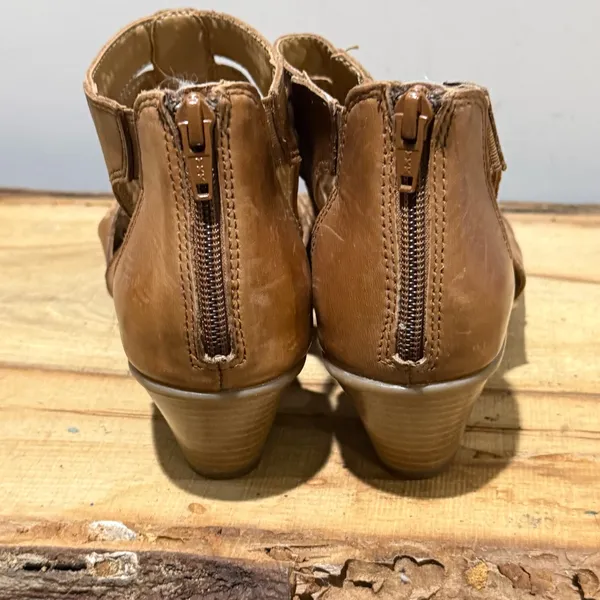 Earth‎ Vela Taupe Soft Leather Gladiator Sandals Size 9B A52 - Image 6
