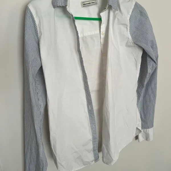 Abercrombie &‎ Fitch small button down top - Image 3