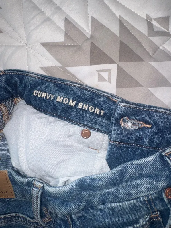 American Eagle Curvy Mom Shorts - Image 3