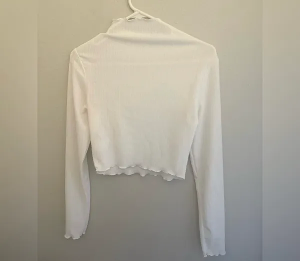 SheIn Long sleeve lettuce trim crop top - Image 3
