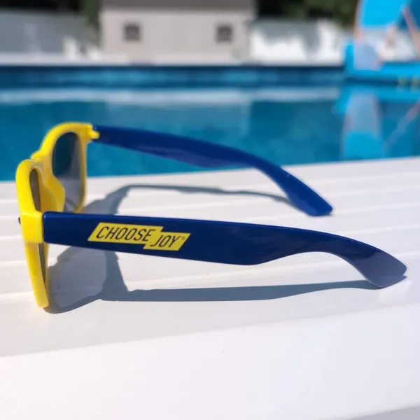 Cupcake Wine Vineyards Yellow & Blue Choose Joy Branded 400 UV Sunglasses - NWOT - Image 9