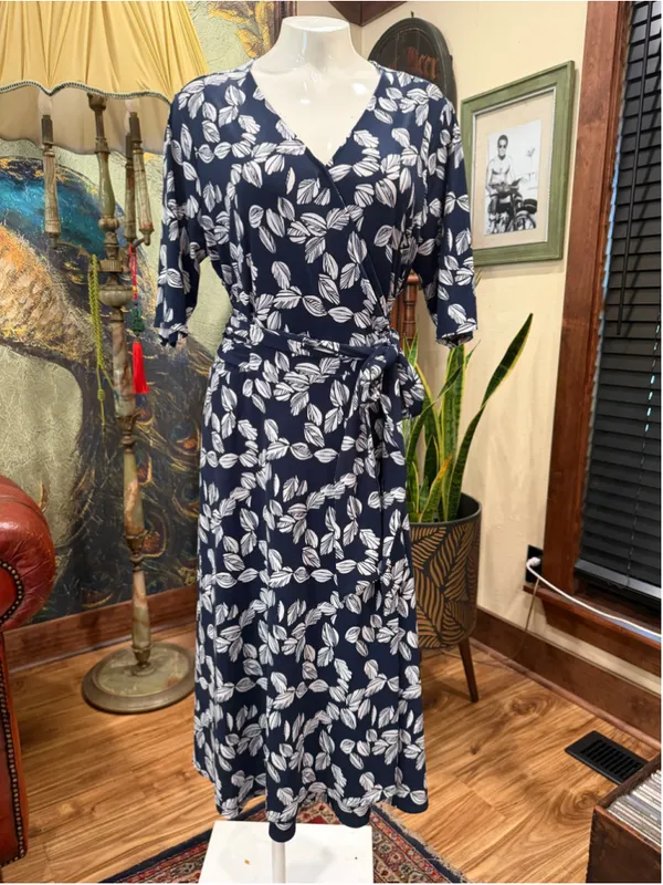 41 Hawthorn Womens 1X Faux Wrap Dress Navy Blue White Leaf Print Short Sleeve Mi - Image 3