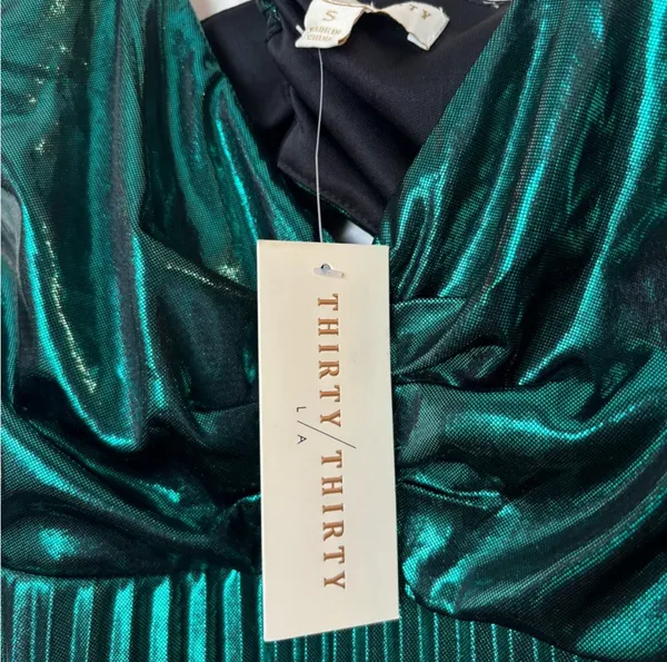 Emerald Pleated Lulus Dress - Image 4