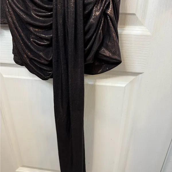 Zara One-Shoulder Shimmer Dress in Black - Image 4