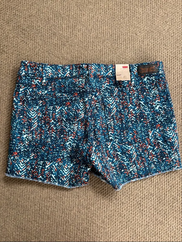 NWT Levi’s Chevron Denim Shorts Size 10 - Image 6